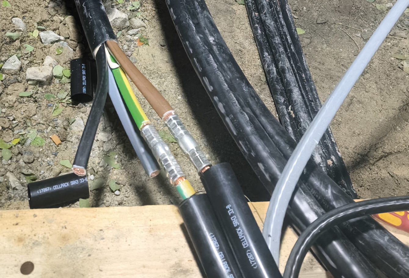Qualifizierte Kabelmonteure bei INOTEC Kompetenzcenter für Elektrische Anlagen Sangerhausen GmbH in Sangerhausen
